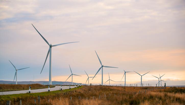 Many windmills against the horizon